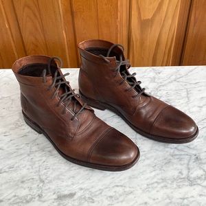 Frye men 10.5 cap-toe boot excellent worn condition